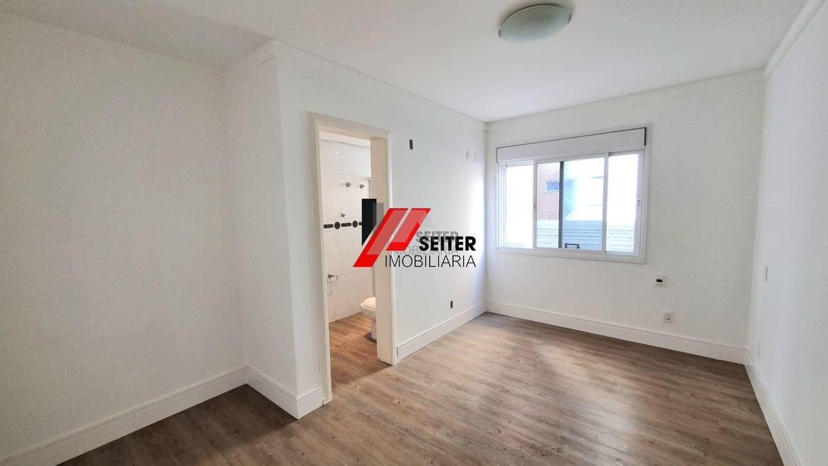 Apartamento de 4 dormitorios para alugar na Beira Mar de Florianopolis