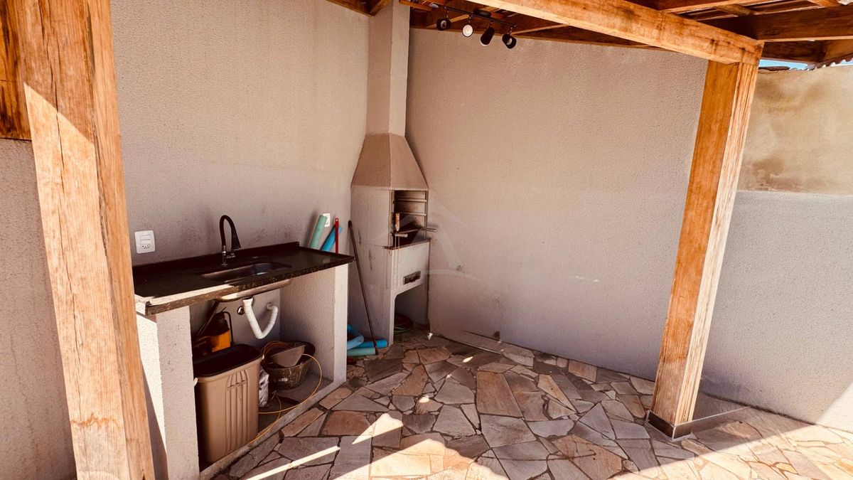 Casa com piscina, 3 quartos sendo 1 suíte, cambijú