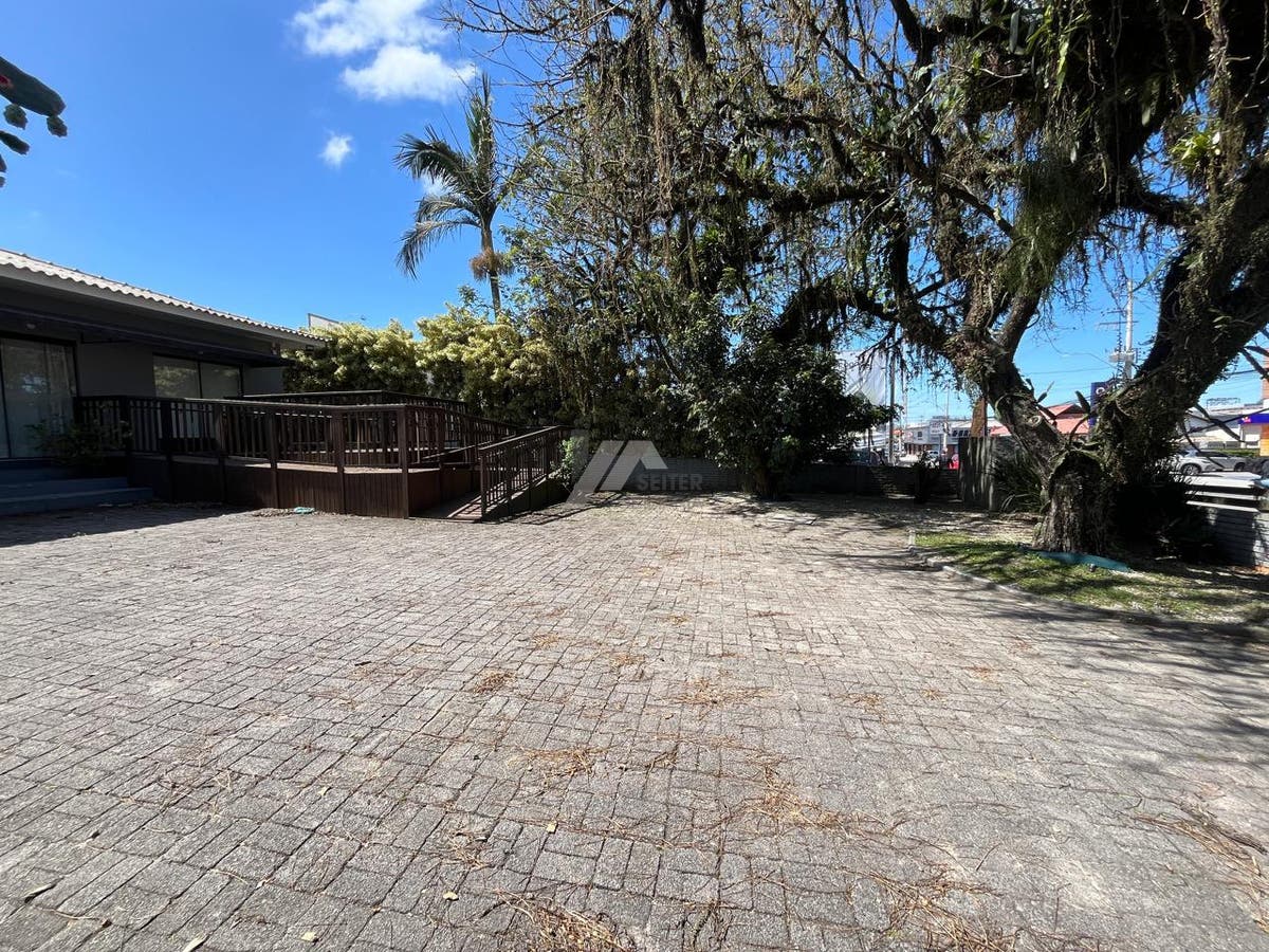 Casa Comercial Ampla para Locação no Pequeno Príncipe – Florianópolis