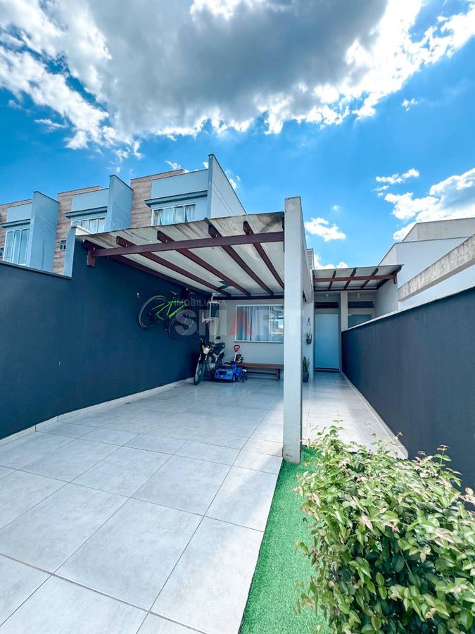 Casa Geminada Semimobiliada com 1 Suíte e 1 Quarto à Venda