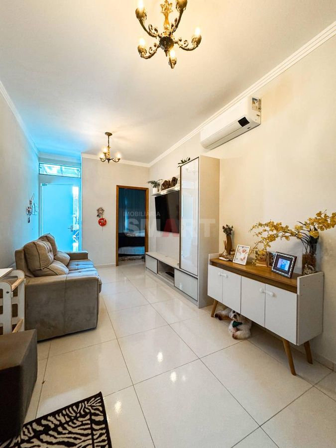 Casa Geminada Semimobiliada com 1 Suíte e 1 Quarto à Venda