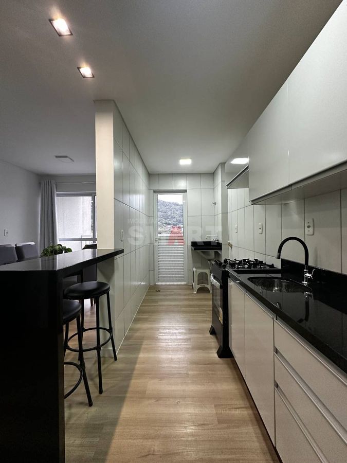 Apartamento com 2 quartos semimobiliado na Vila Nova