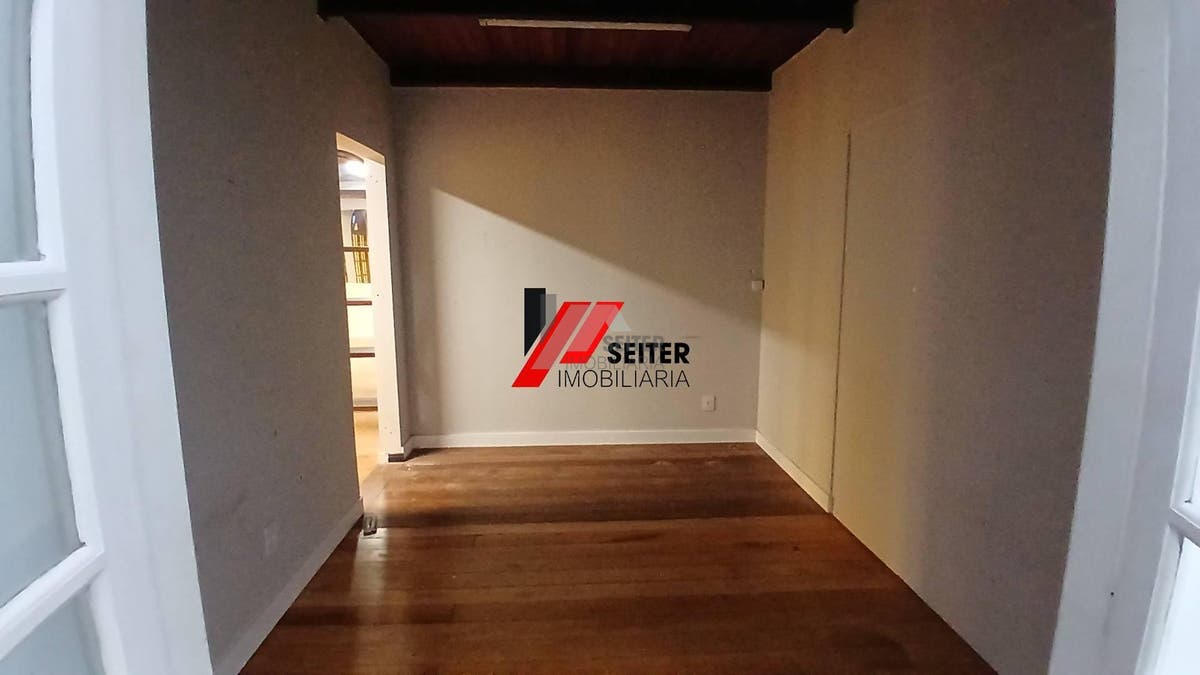 Casa a venda na agronomica