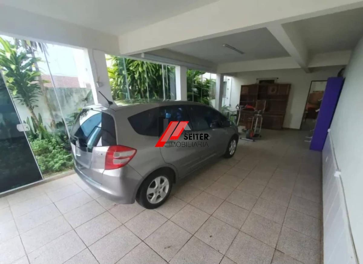 Casa à venda 350m² 6 dormitórios 2 suítes 3 vagas de garagem