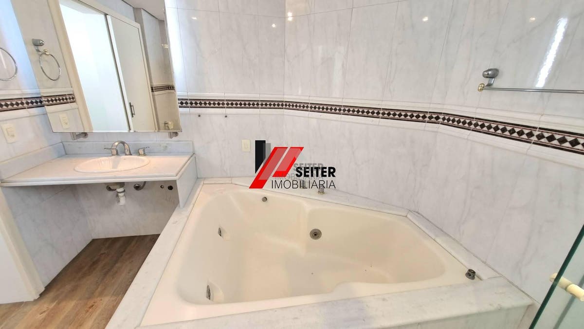 Apartamento de 4 dormitorios para alugar na Beira Mar de Florianopolis
