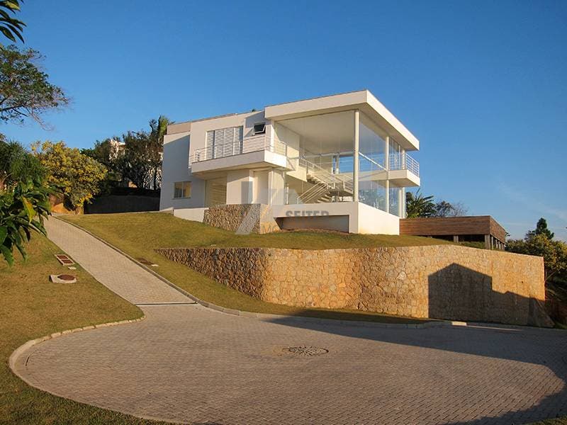 Casa com 3 dormitórios para locação no bairro Cacupé em Florianópolis