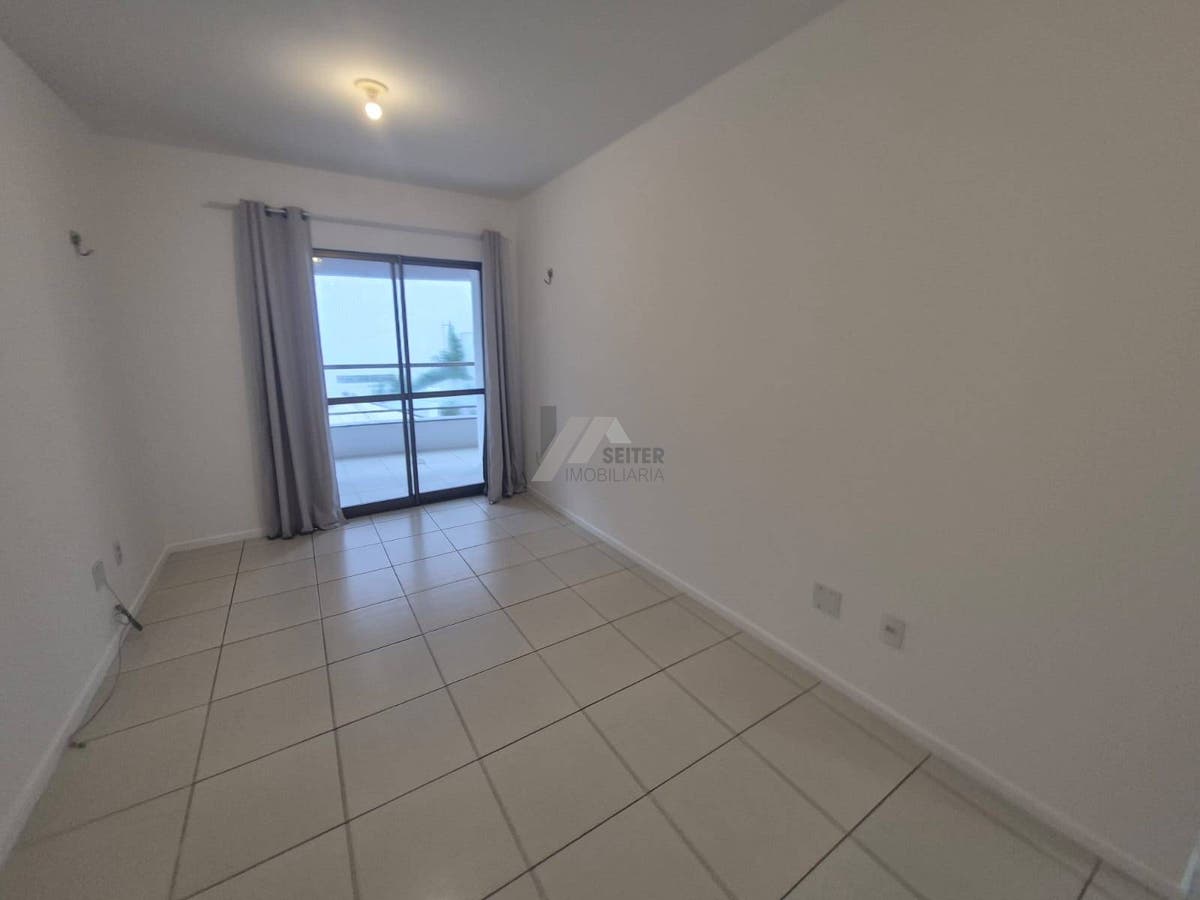 Apartamento Semi Mobiliado de 2 Dormitorios com Suite no Itacorubi