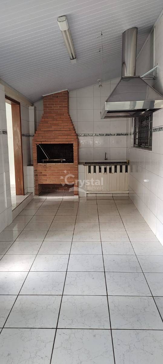 Casa à Venda no bairro Santana com 2 Quartos, Área de Lazer com Churrasqueira e Garagem para 4 Carros - Avaré. Foto 2