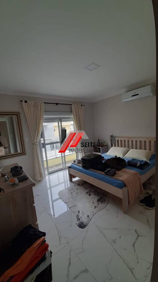Casa de 4 dormitórios à venda no bairro Rio Vermelho em Florianópolis