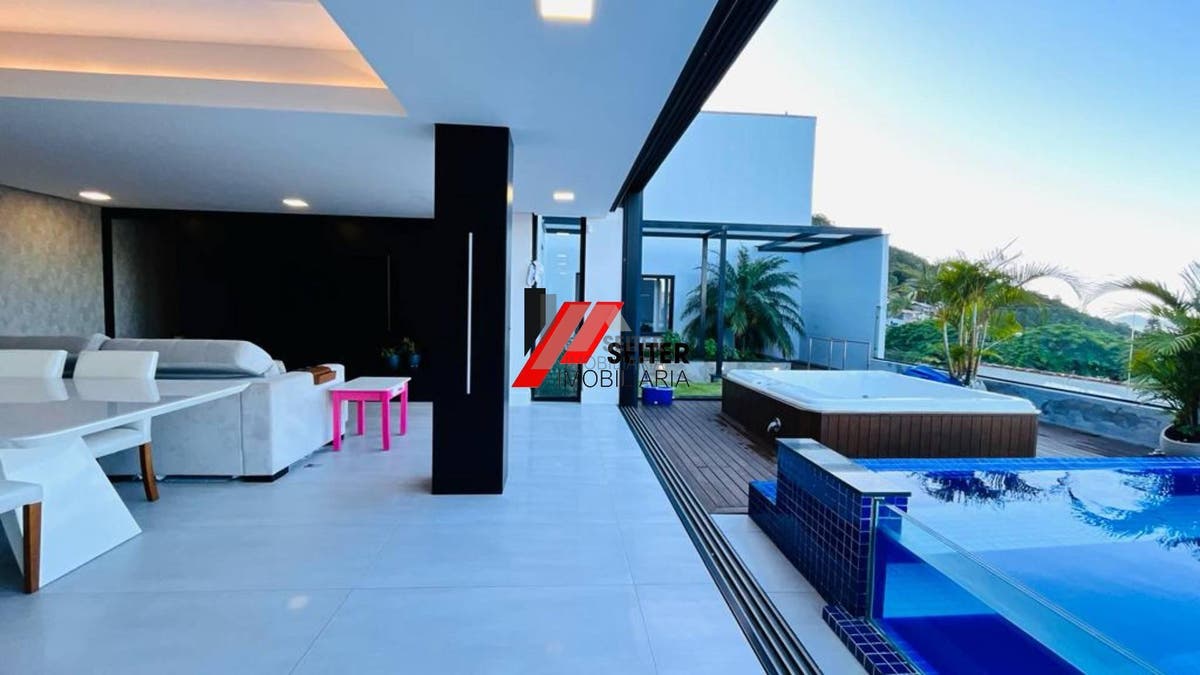 Casa com 4 quartos a venda, 285,77 de área construída Trindade