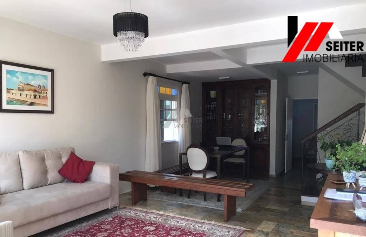 Casa a venda de 4 dormitórios no Centro de Florianópolis