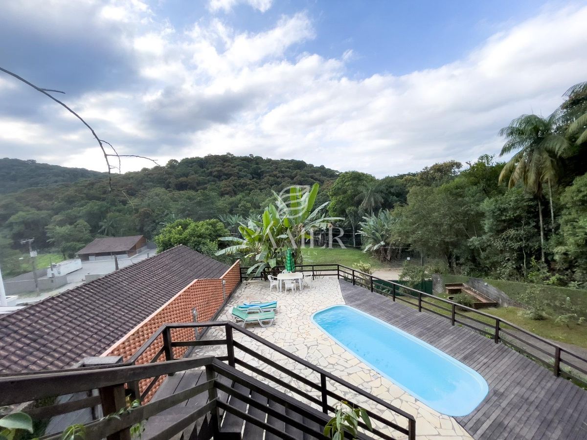 Sobrado com 3 quartos, São Marcos - Joinville