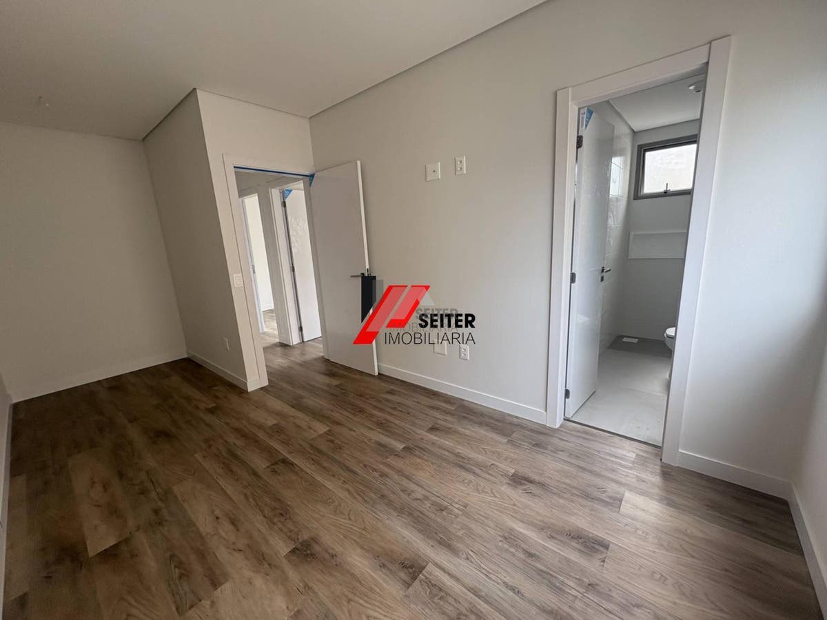 Apartamento novo de 3 dormitorios a venda proximo da UFSC no bairro Carvoeira