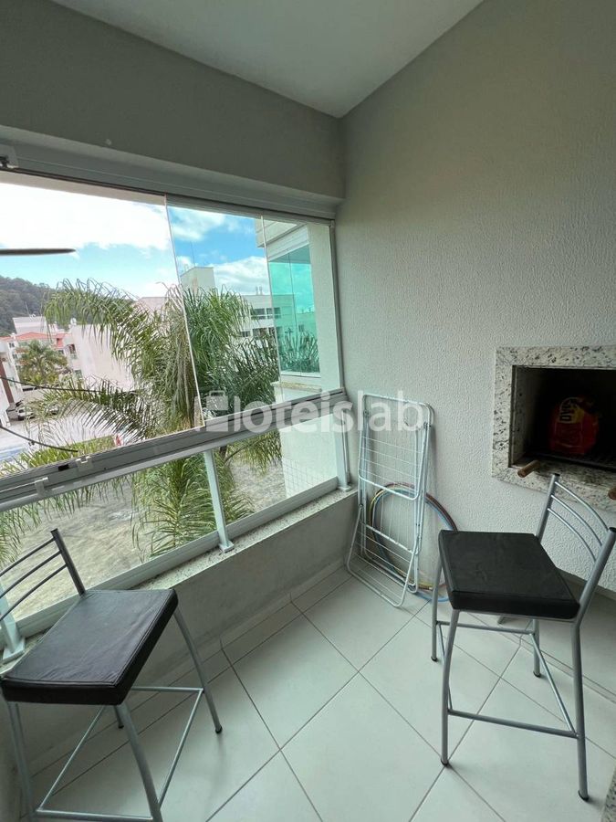 Lindo apartamento de 1 quarto em Canasvieiras, em prédio com piscina