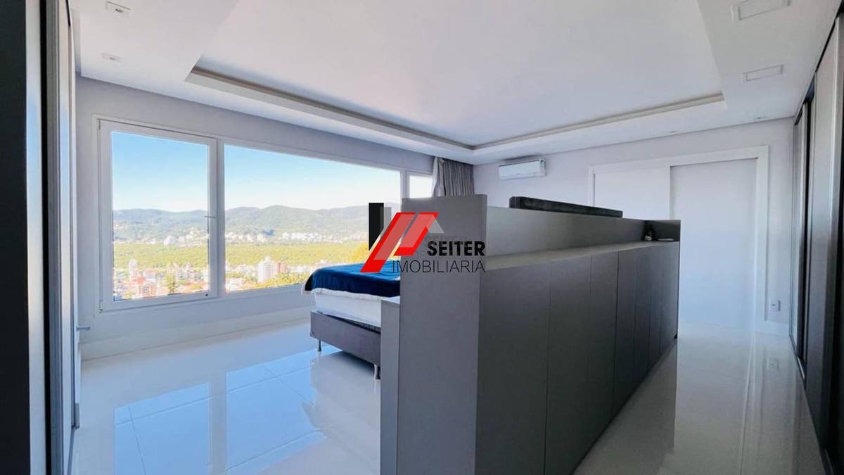 Casa com 4 quartos a venda, 285,77 de área construída Trindade