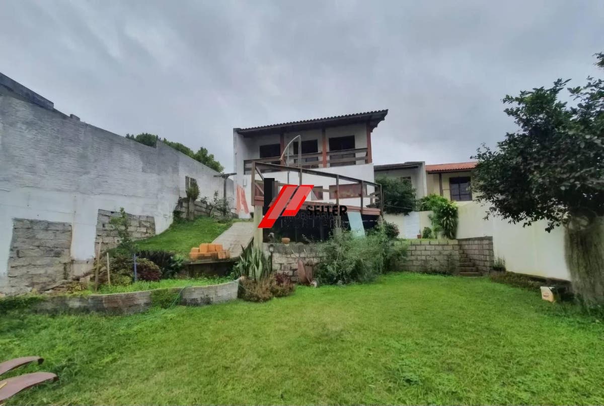 Casa à venda 350m² 6 dormitórios 2 suítes 3 vagas de garagem
