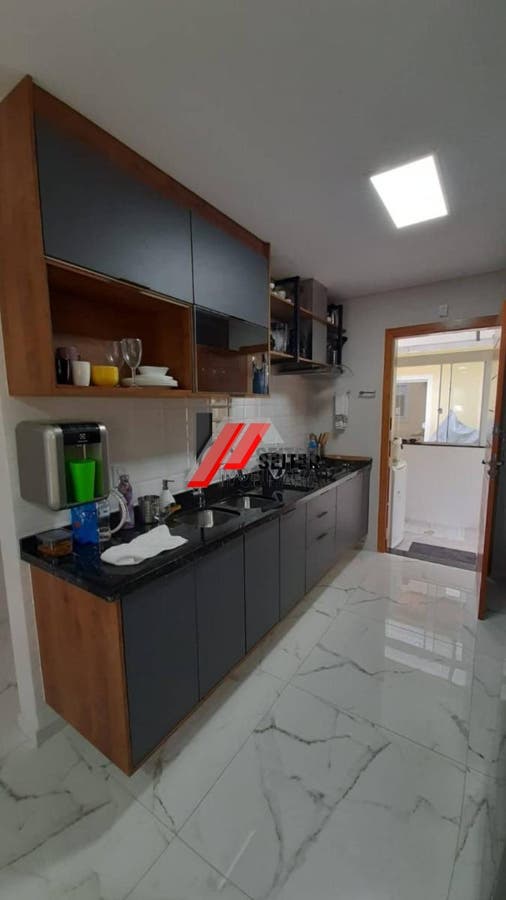 Casa de 4 dormitórios à venda no bairro Rio Vermelho em Florianópolis