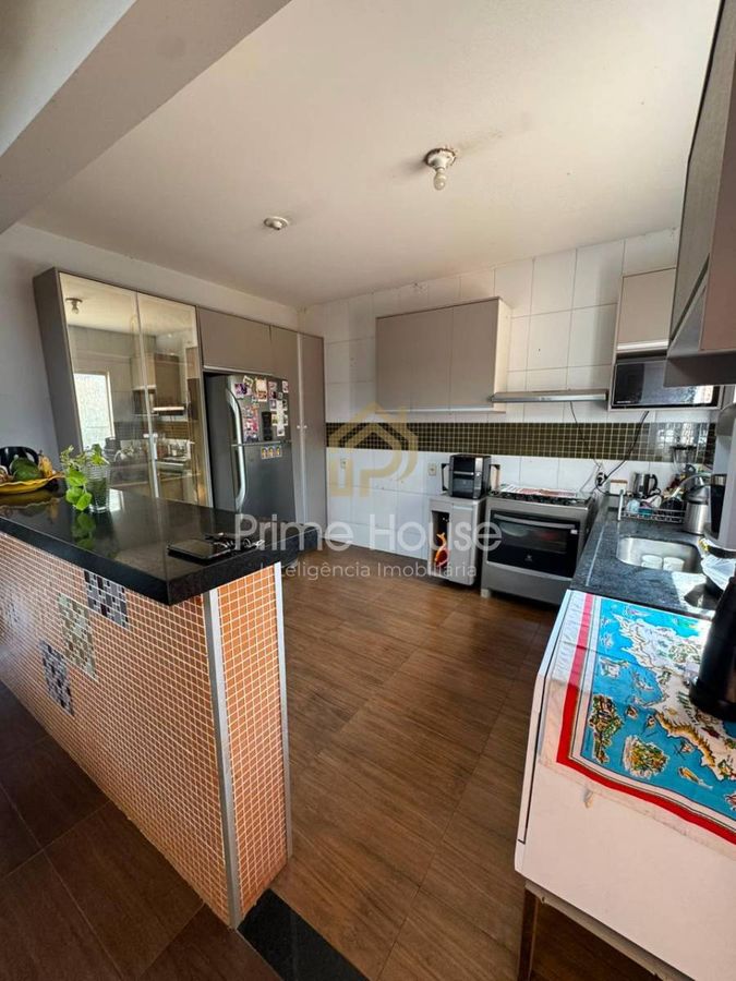Vende-se Sobrado com piscina privativa no Bairro Santa Cruz II