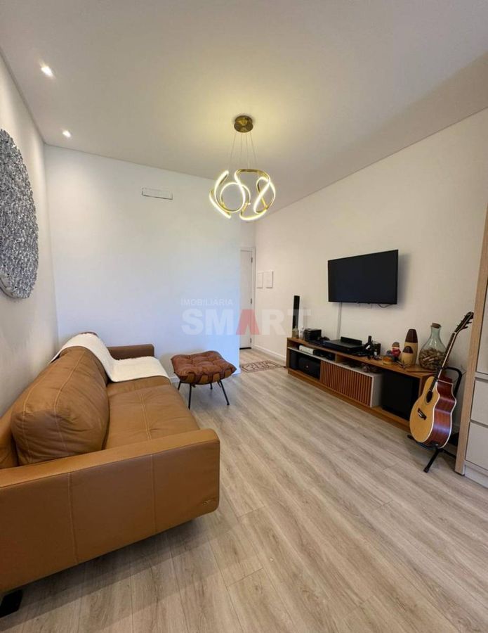 Apartamento Semimobiliado com 2 Suítes e 1 Quarto no Bairro Jaraguá Esquerdo