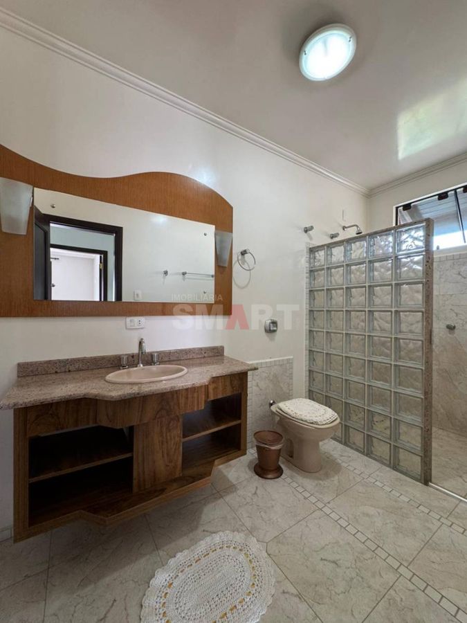 Casa Semimobiliada com 2 Suítes e 1 Quarto no Bairro Vila Nova