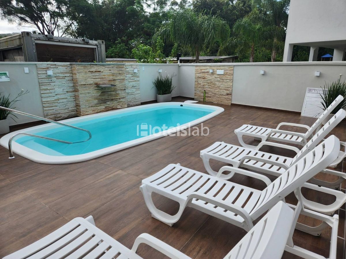 Lindo apartamento de 1 quarto em Canasvieiras, em prédio com piscina