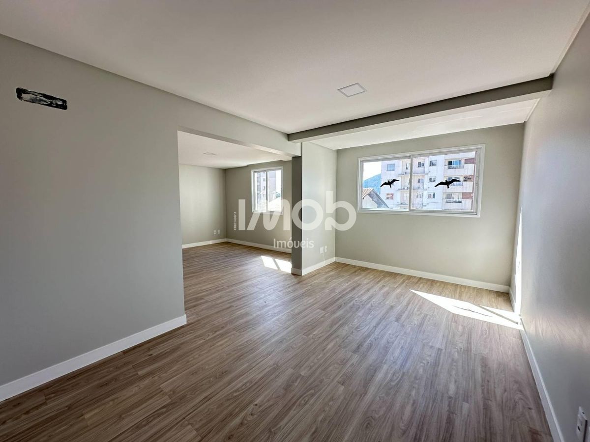 Apartamento com 3 suítes, centro