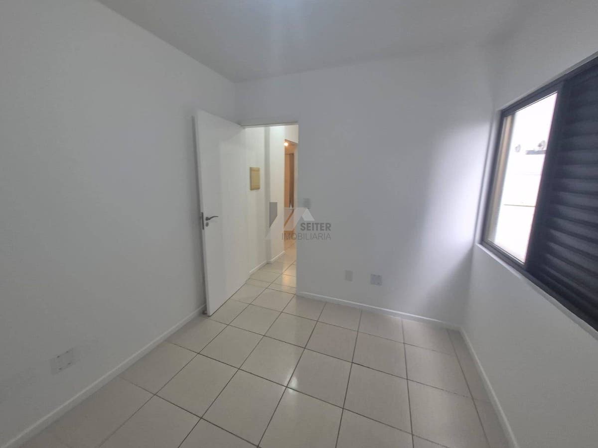 Apartamento Semi Mobiliado de 2 Dormitorios com Suite no Itacorubi