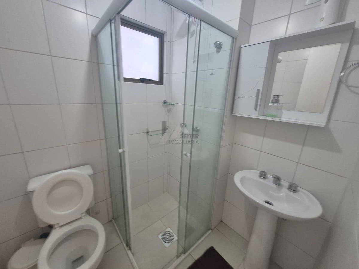 Apartamento Semi Mobiliado de 2 Dormitorios com Suite no Itacorubi