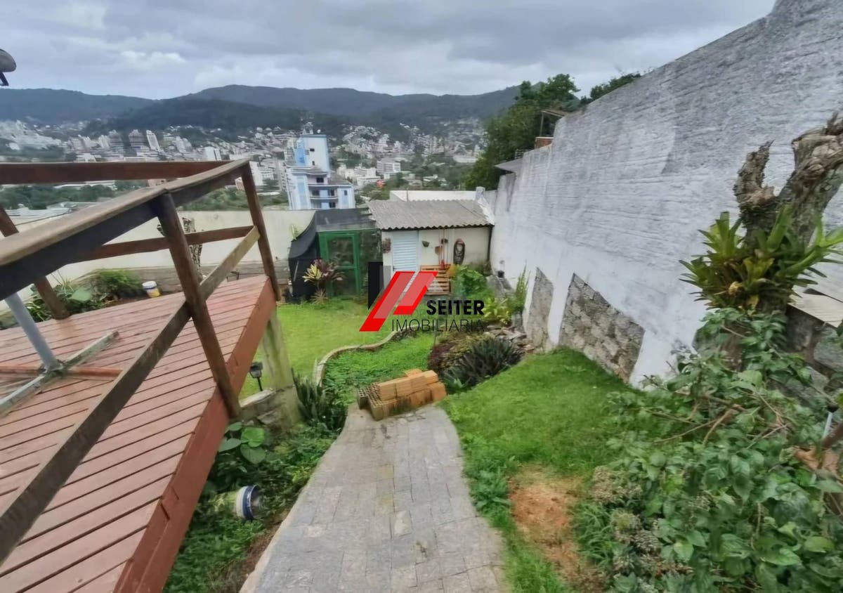 Casa à venda 350m² 6 dormitórios 2 suítes 3 vagas de garagem