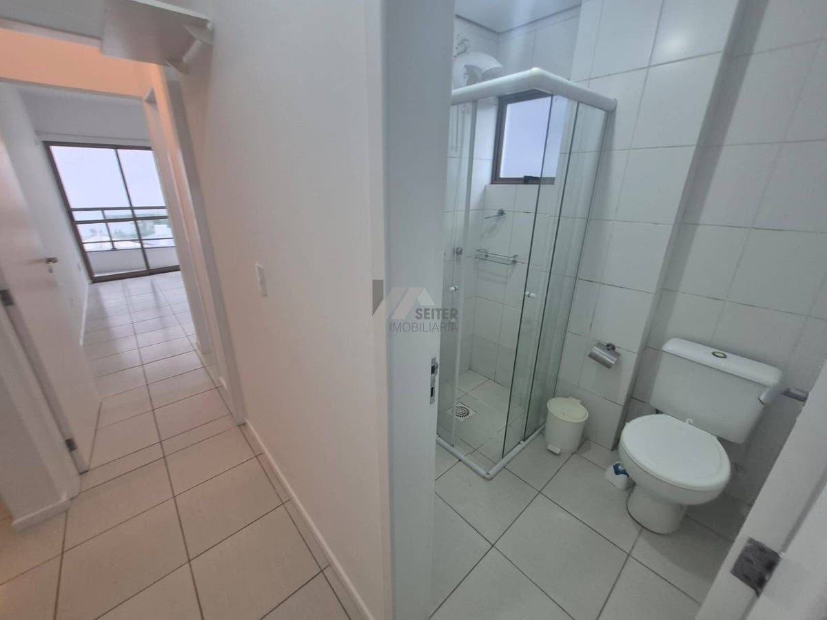 Apartamento Semi Mobiliado de 2 Dormitorios com Suite no Itacorubi