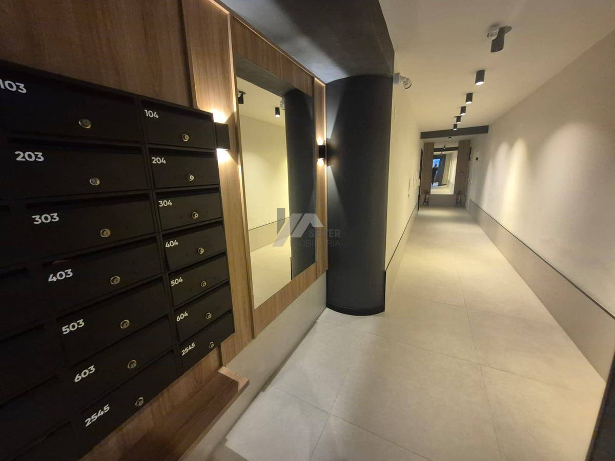 Apartamento Semi Mobiliado de 2 Dormitorios com Suite no Itacorubi
