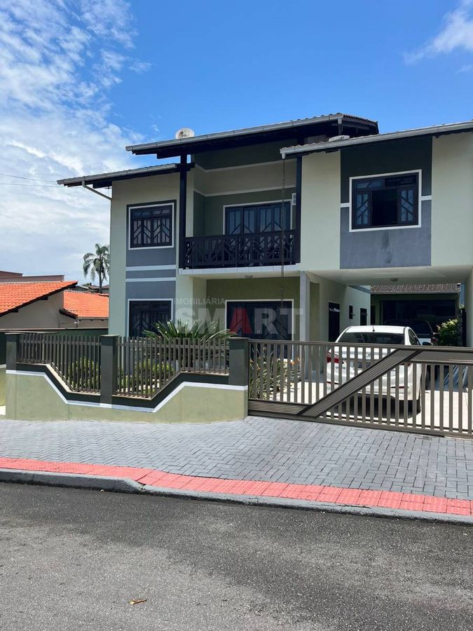 Casa com 1 Suíte e 2 Quartos no Bairro Rau