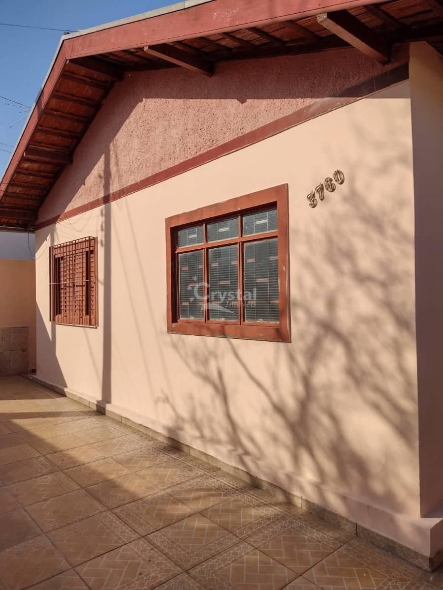 Casa à Venda com 2 Quartos, Garagem para 4 Carros e Edícula em Jardim Brasil - Avaré. Foto 2