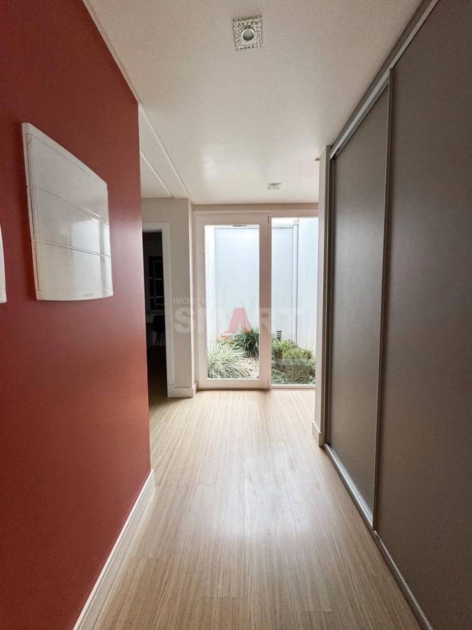 Casa com Piscina no Czerniewicz com 1 Suite e 2 Quartos