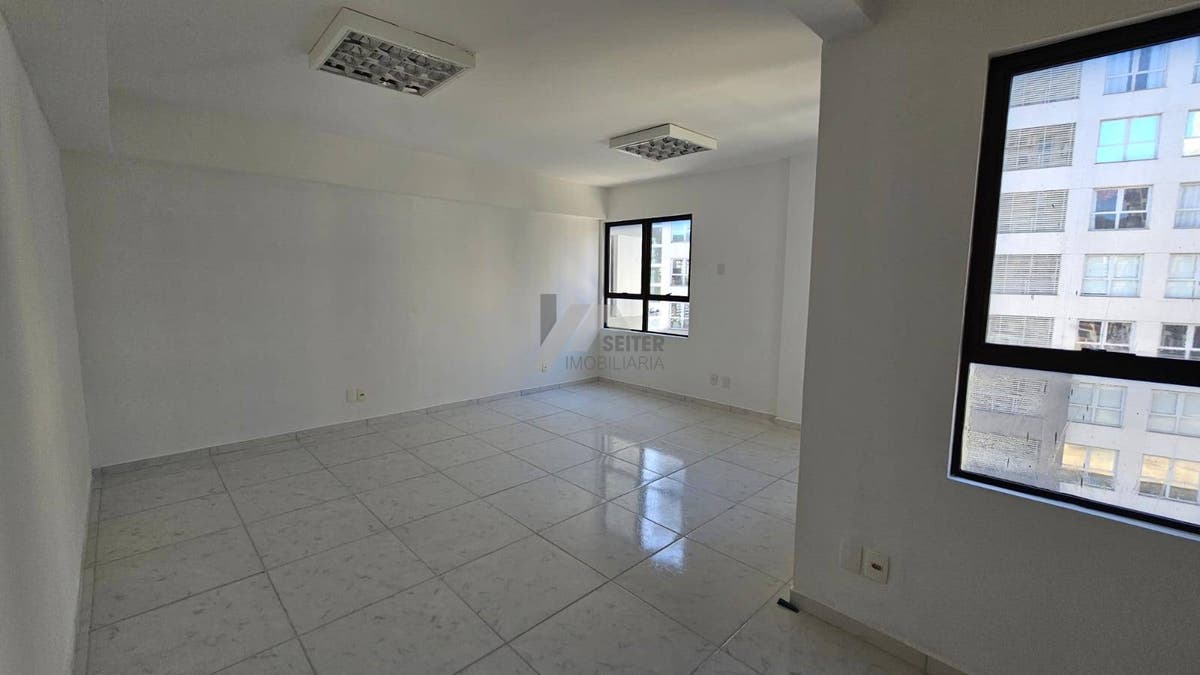 Sala comercial para venda no Shopping Trindade