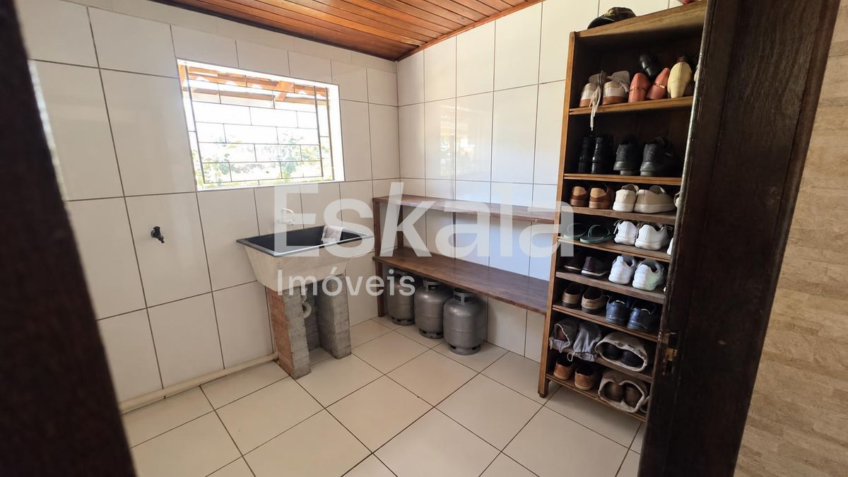 Casa Semobiliada Com 417m² De Área De Terreno São Luís - Jaraguá do Sul