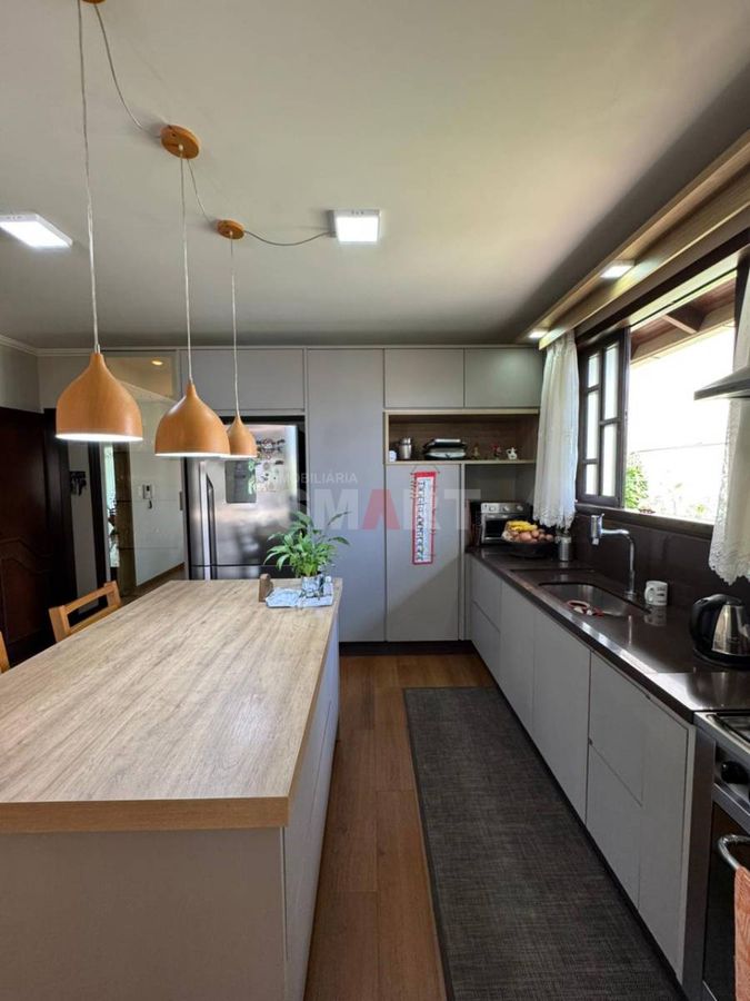 Casa Semimobiliada com 2 Suítes e 1 Quarto no Bairro Vila Nova