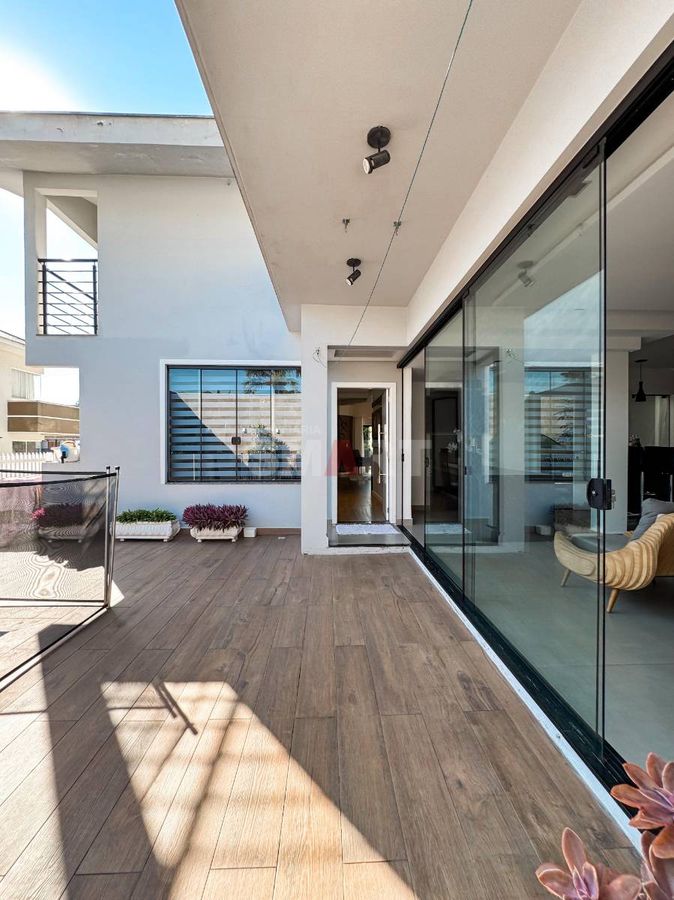 Casa na Ilha da Figueira com Suíte + 02 Dormitórios, Piscina e Área de Festa