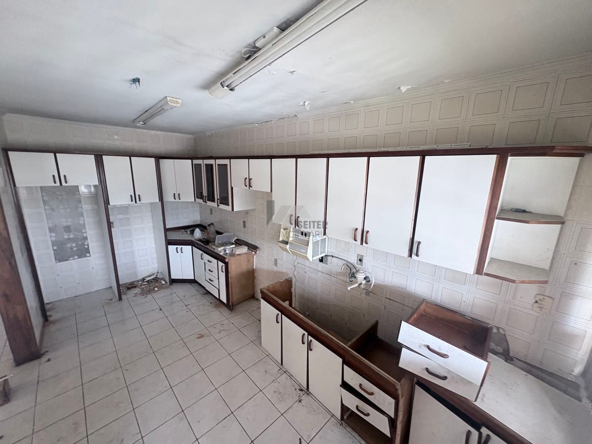 Casa grande a venda no bairro Agronomica