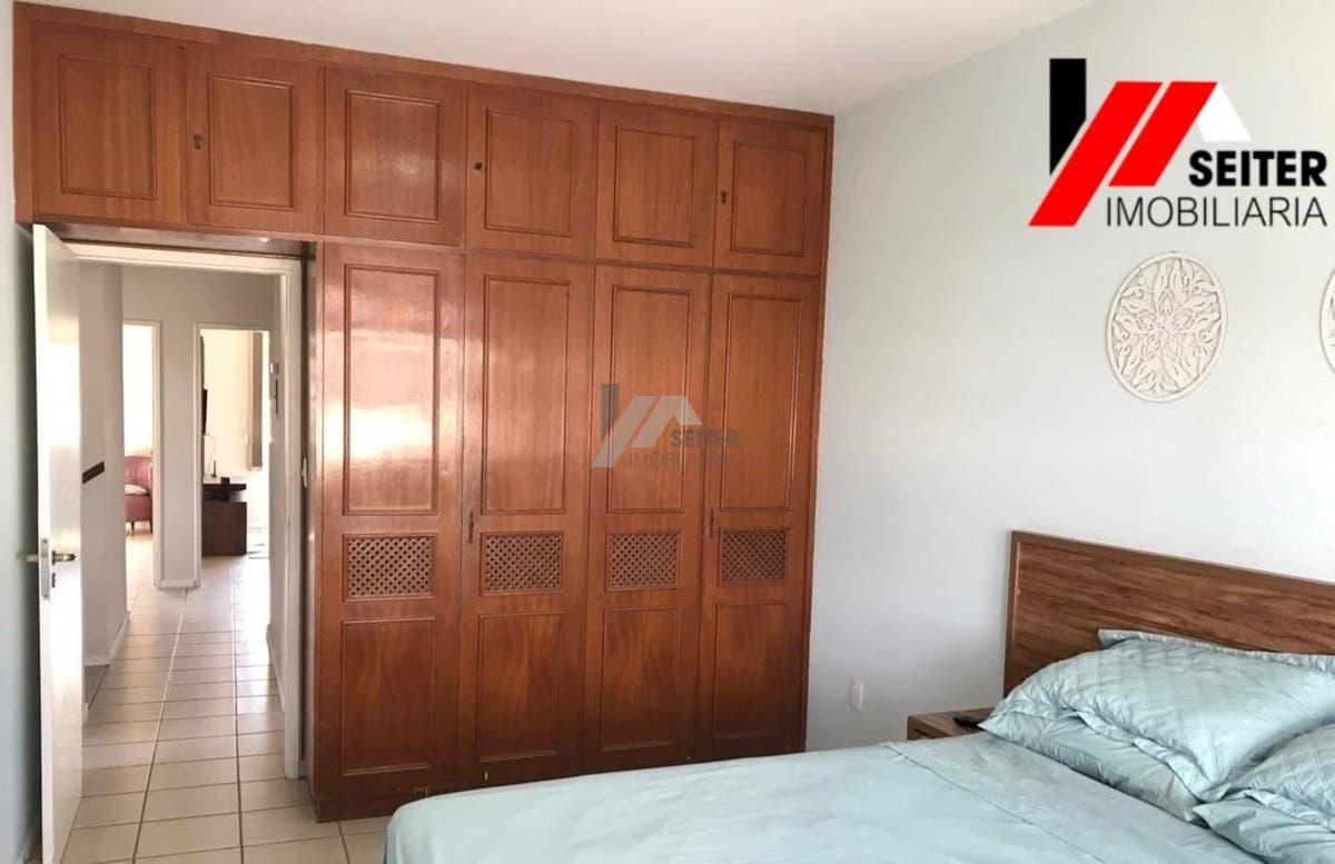 Casa a venda de 4 dormitórios no Centro de Florianópolis