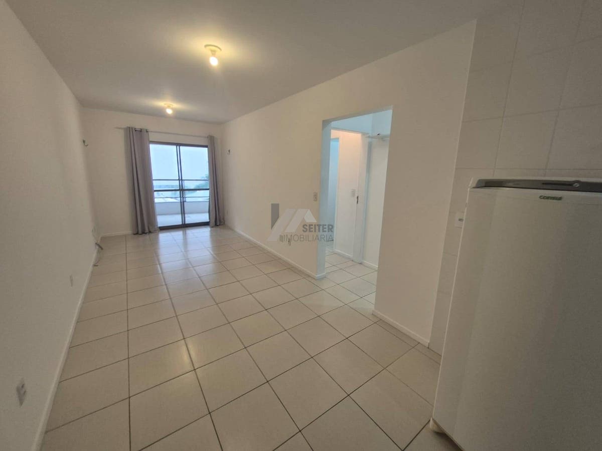 Apartamento Semi Mobiliado de 2 Dormitorios com Suite no Itacorubi