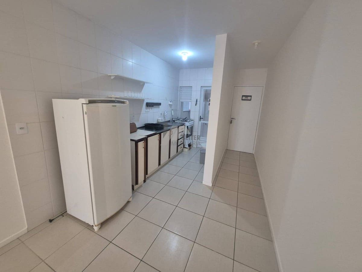 Apartamento Semi Mobiliado de 2 Dormitorios com Suite no Itacorubi