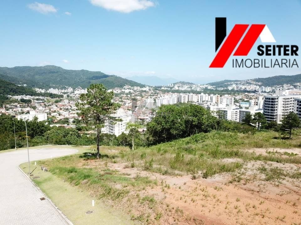 Terreno a venda no bairro Itacorubi em localização previlegiada