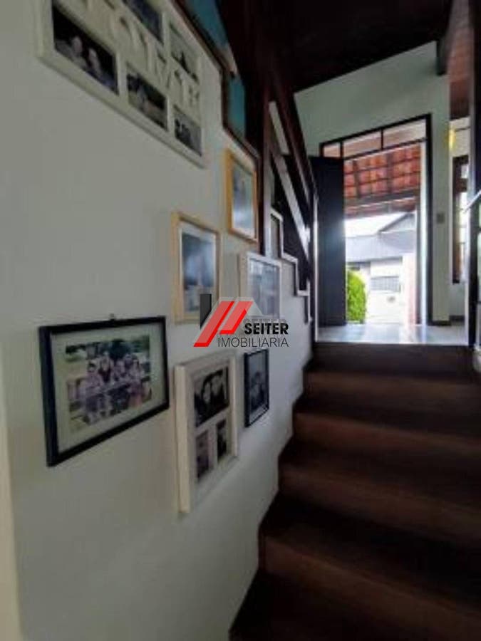 Casa com 3 dormitórios, sendo 1 suíte a venda, com área de 214,82m² Trindade