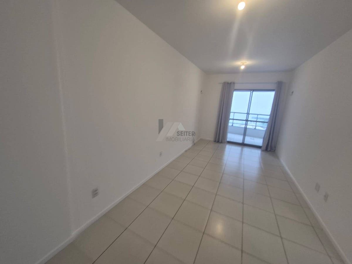 Apartamento Semi Mobiliado de 2 Dormitorios com Suite no Itacorubi