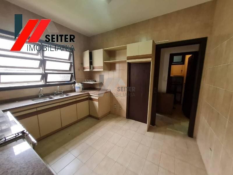 Casa para locação com 5 dormitórios bairro Coqueiros florianópolis