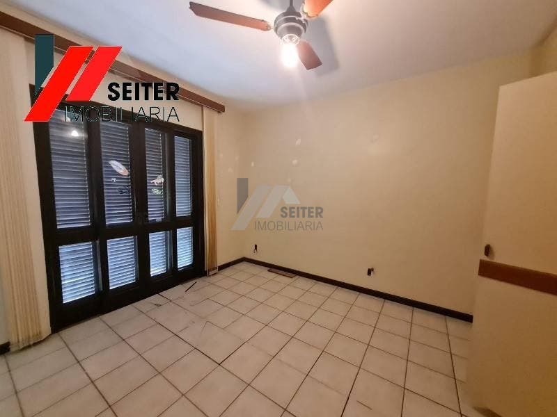 Casa para locação com 5 dormitórios bairro Coqueiros florianópolis