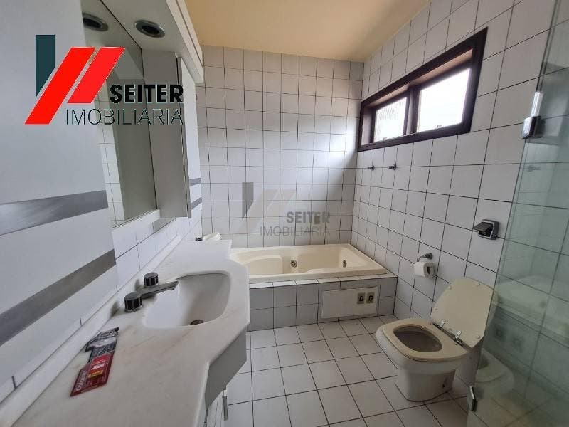Casa para locação com 5 dormitórios bairro Coqueiros florianópolis