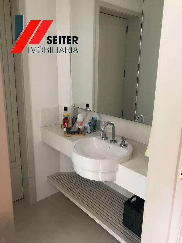 Apartamento 3 dormitórios com suite à venda centro Florianopolis