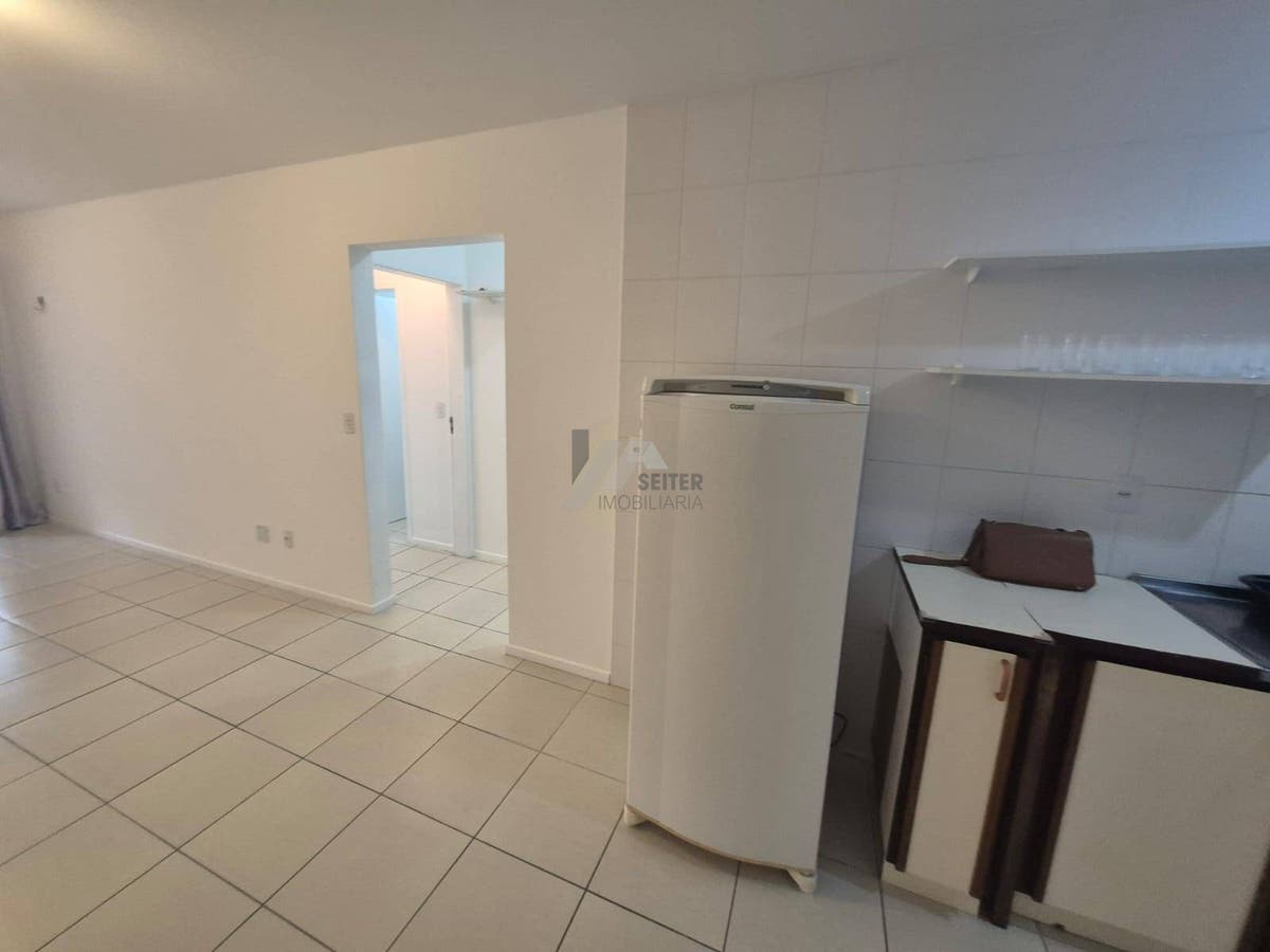 Apartamento Semi Mobiliado de 2 Dormitorios com Suite no Itacorubi